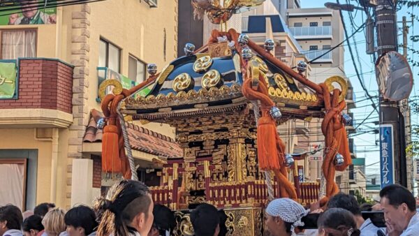 2023年10月22日　千葉県市川川南でお神輿が歩いていました
